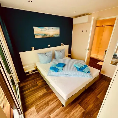 Schwimmendes Haus Luette *