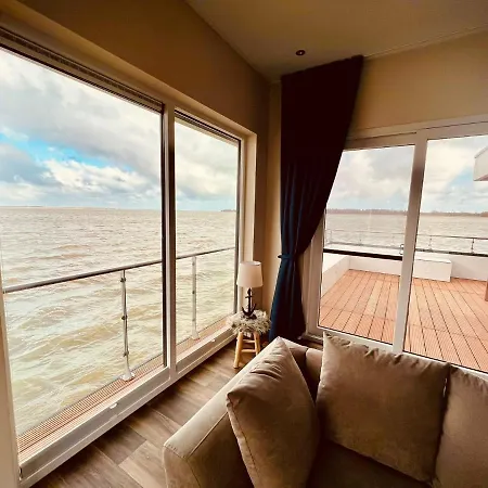 Holiday home Schwimmendes Haus Luette *